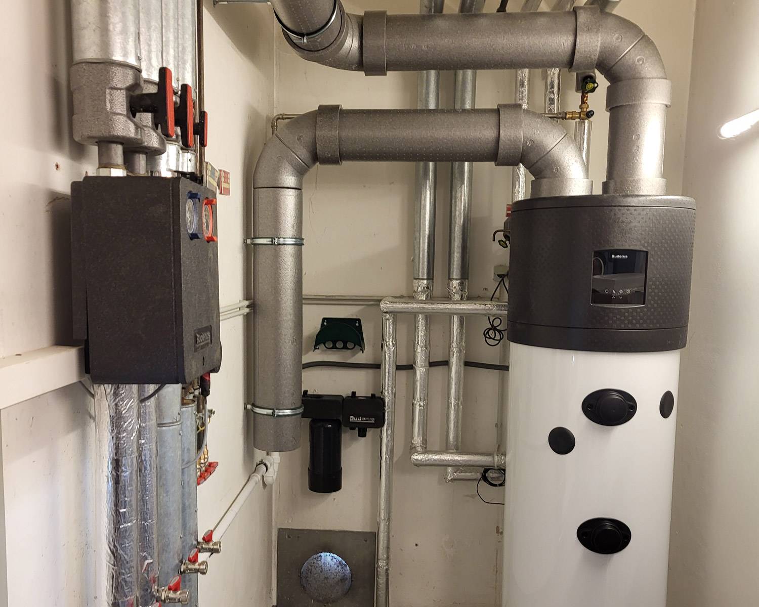 Gasbrennwertgerät mit Warmwasser-Wärmepumpe in Regensburger Kinderhort