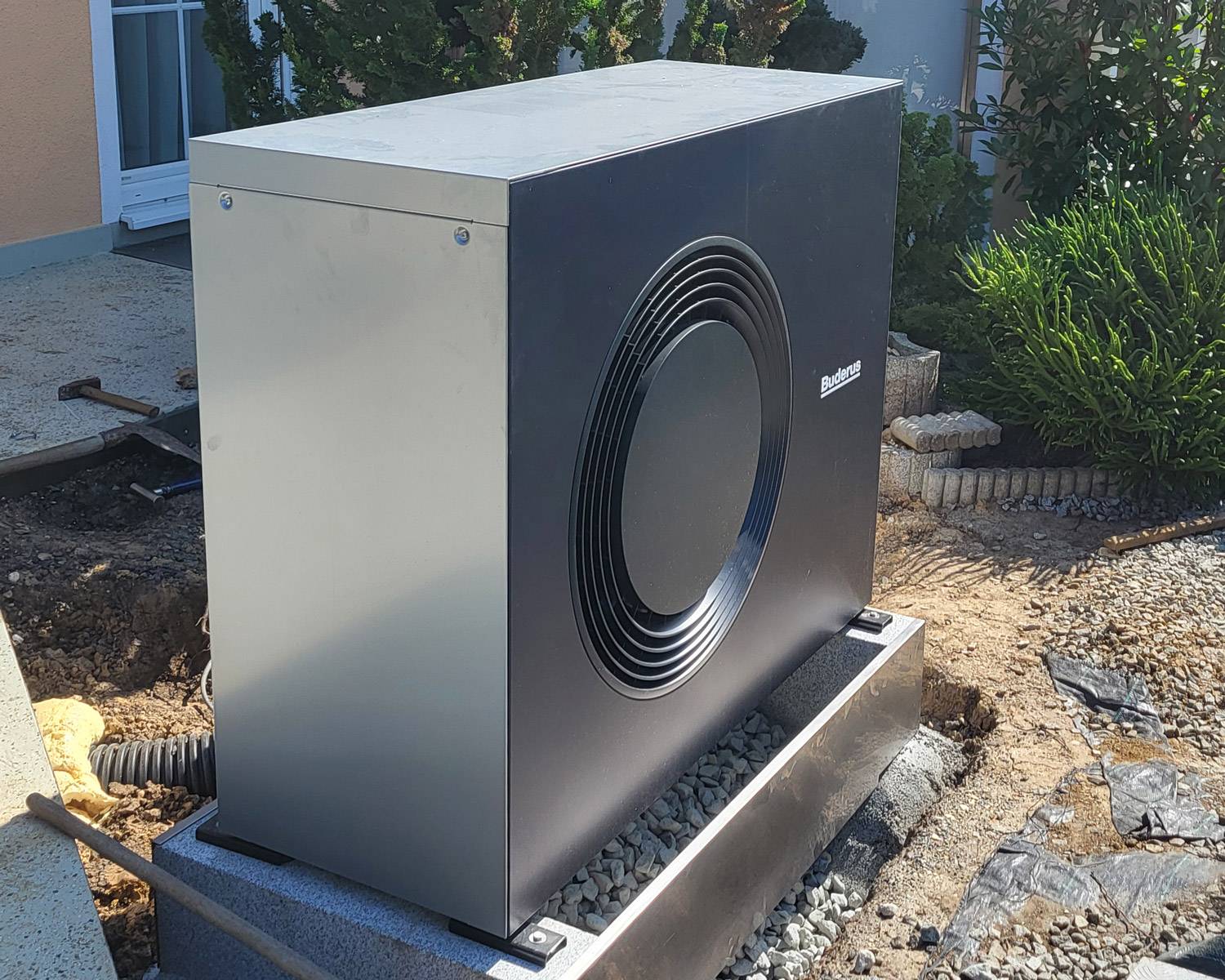 Solarunterstützte Wärmepumpe in Alteglofsheim