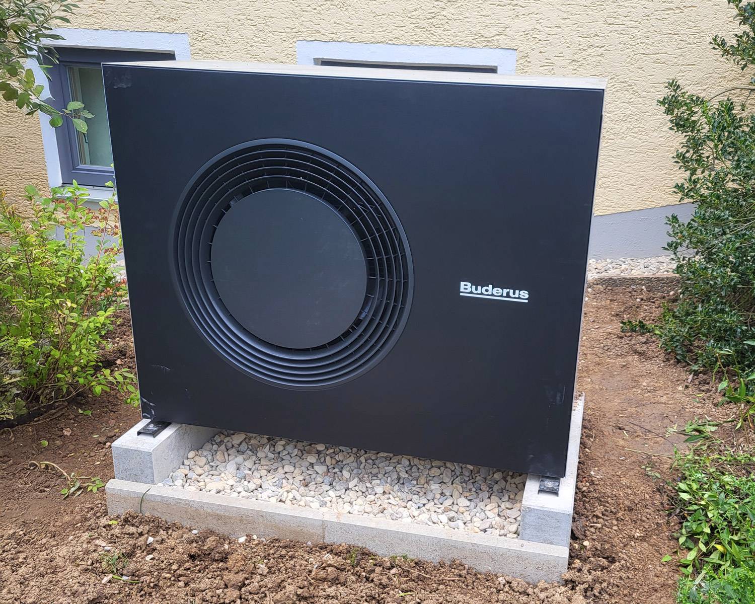Moderne Wärmepumpe in Regensburg-Oberisling